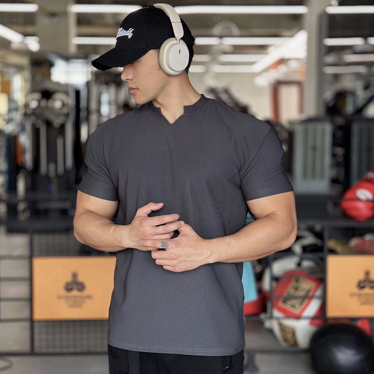 Herren-Muskel-Fitness-T-Shirt Mit V-Ausschnitt Und Kurzen Ärmeln
