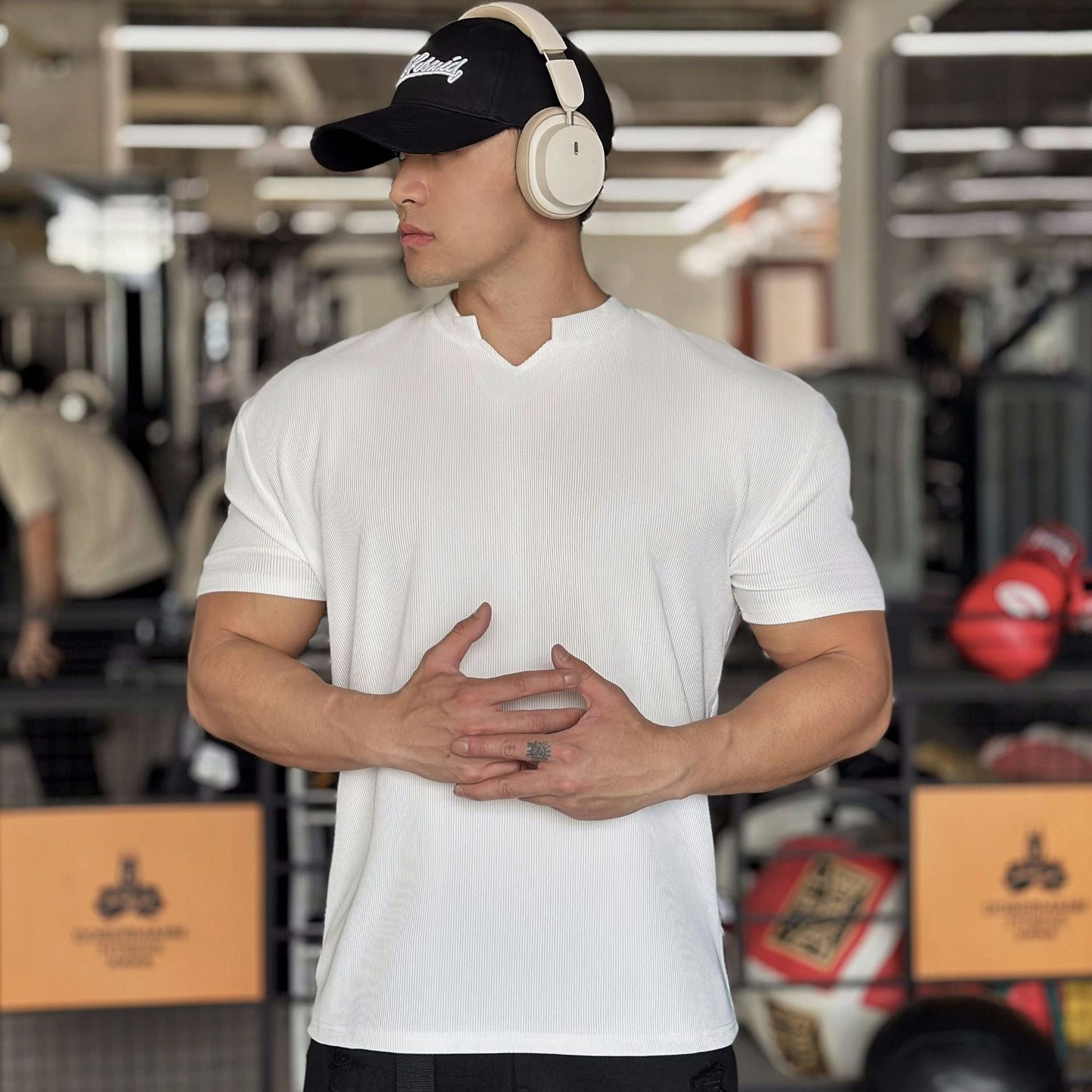 Herren-Muskel-Fitness-T-Shirt Mit V-Ausschnitt Und Kurzen Ärmeln